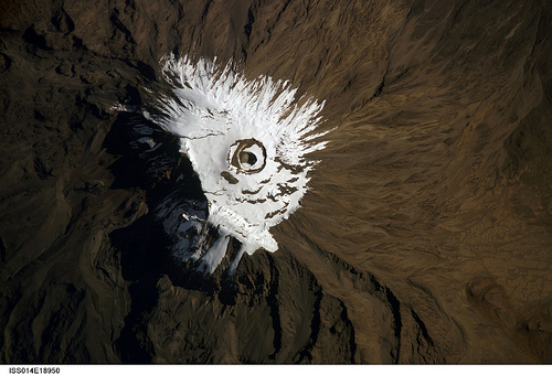 Der Kilimandscharo von der ISS aus gesehen