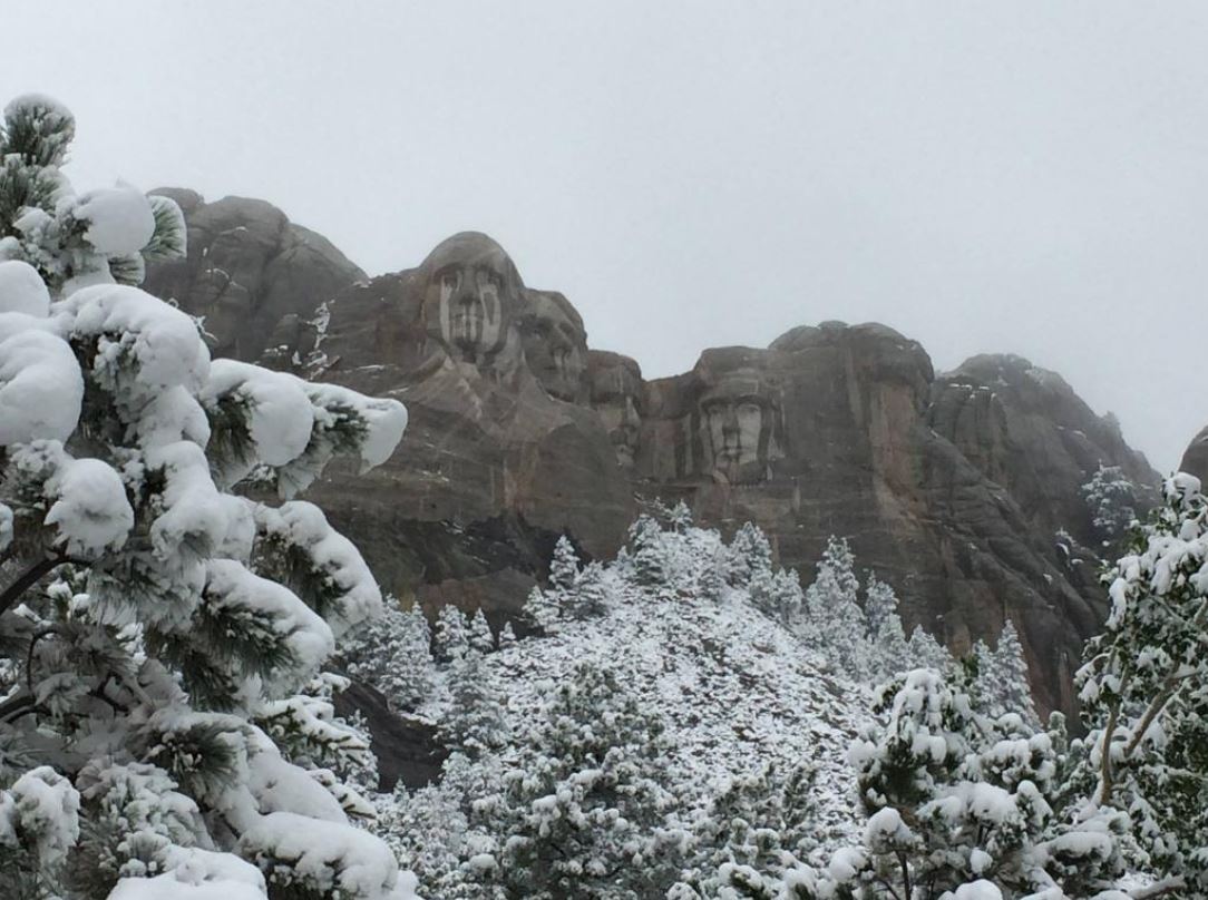 Mt. Rushmore im Schnee